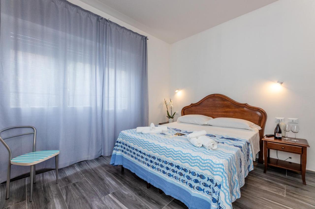 Albergo Oasi 菲纳莱利古雷 外观 照片