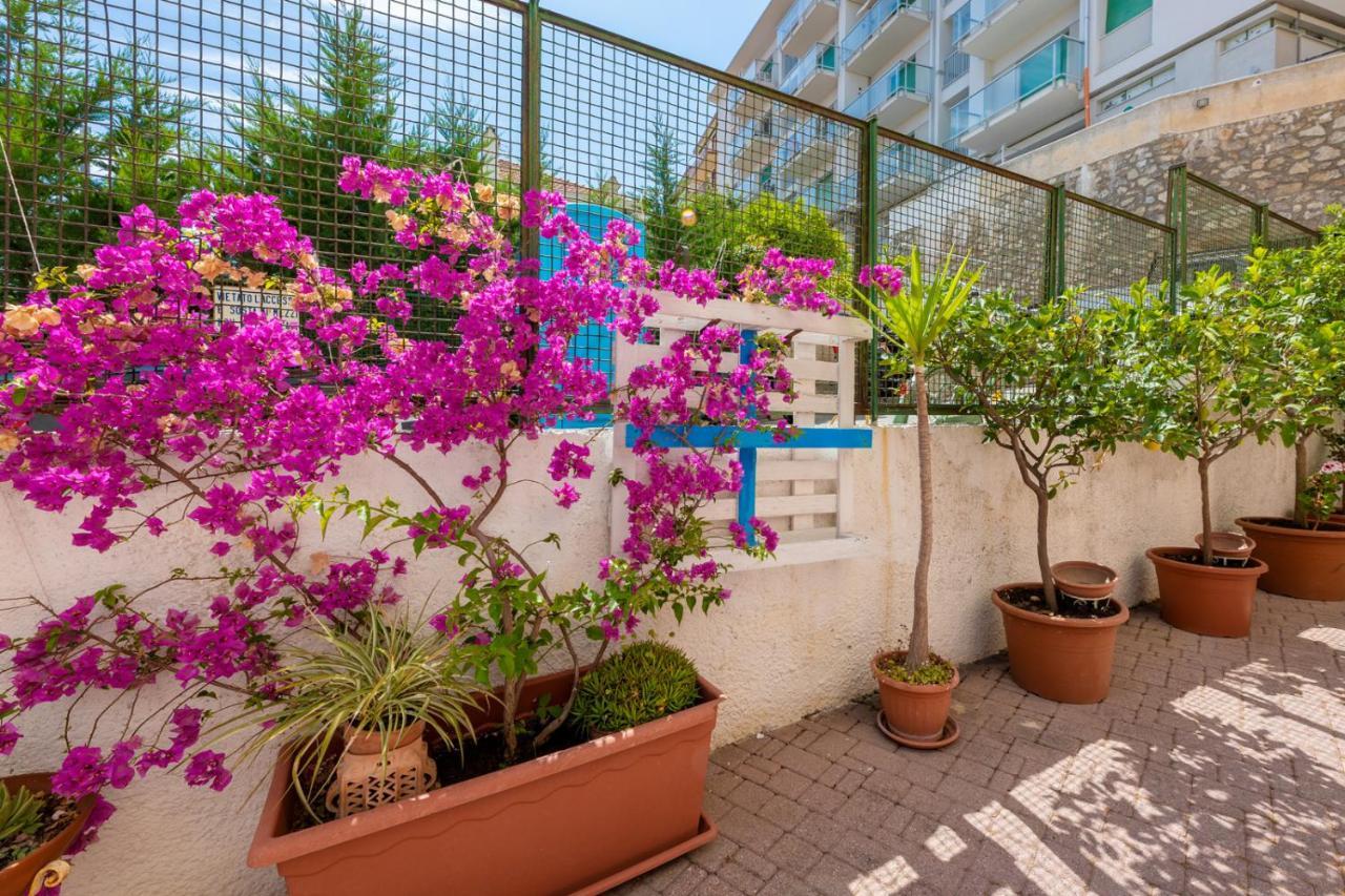 Albergo Oasi 菲纳莱利古雷 外观 照片