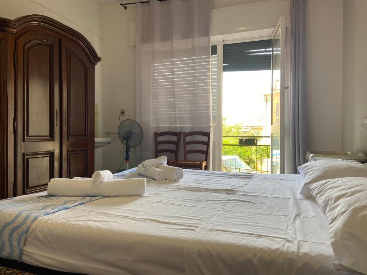 Albergo Oasi 菲纳莱利古雷 外观 照片
